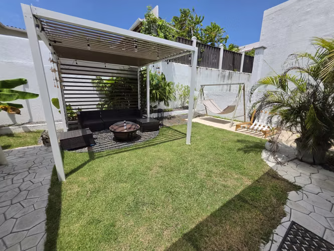 ALQUILO CASA. CORONADO. PLAYA. PISCINA. GARITA DE SEGURIDAD.