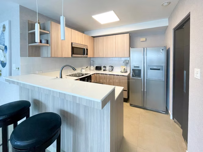 Apartamento remodelado en Bayfront Tower Avenida Balboa