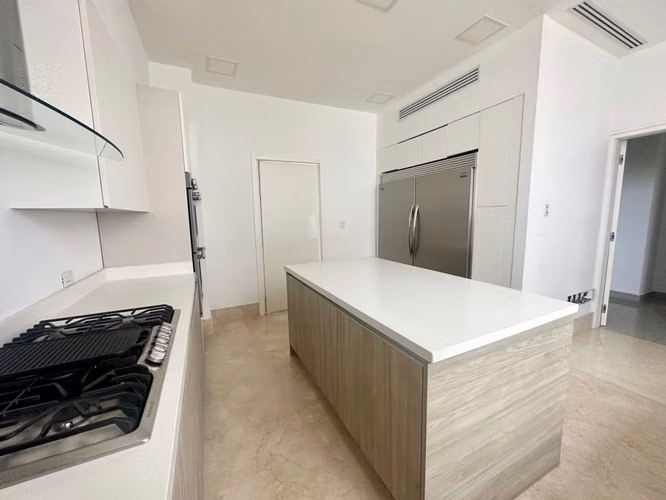 SE ALQUILA APARTAMENTO EN OCEAN REEF