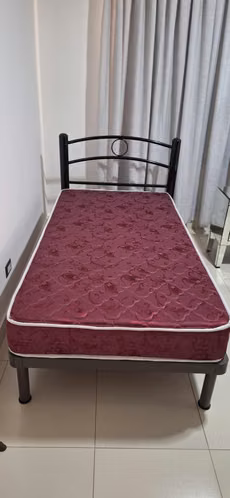 Cama twin y colchón, sin usar.