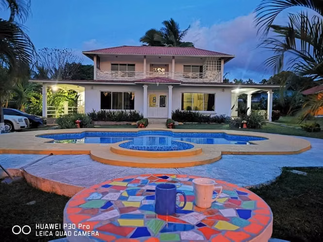 Hermosa Casa con Piscina-Gorgona