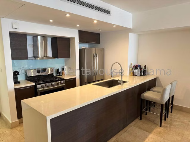 Alquiler de Apartamento Amoblado Yoo Ave. Balboa 27SPCG343