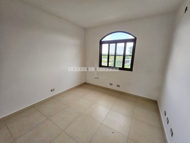 Venta de Casa Unifamiliar de Esquina en El Doral - Costa Sur. Haga una oferta