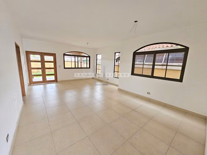 Venta de Casa Unifamiliar de Esquina en El Doral - Costa Sur. Haga una oferta