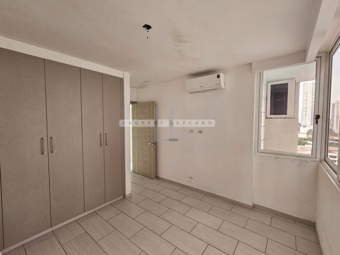 Venta de Apartamento en The Tower 50th Street. Haga una oferta