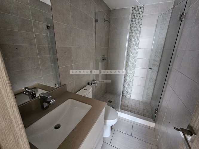 Venta de Apartamento en The Tower 50th Street. Haga una oferta