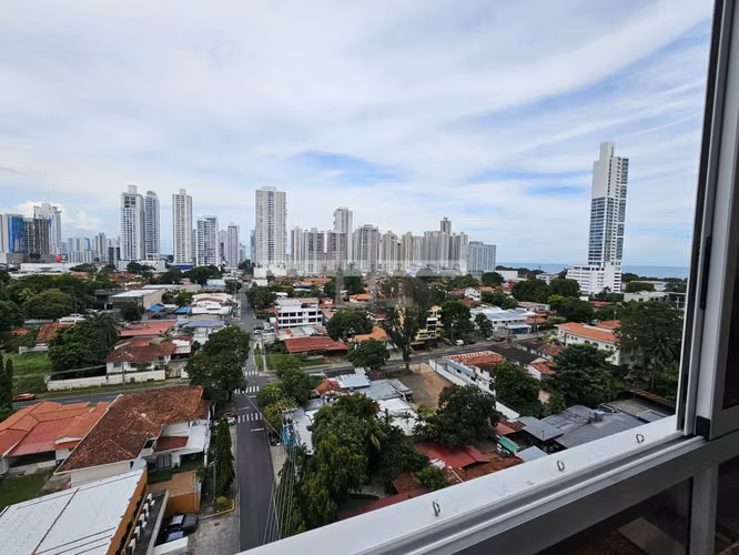 Venta de Apartamento en The Tower 50th Street. Haga una oferta