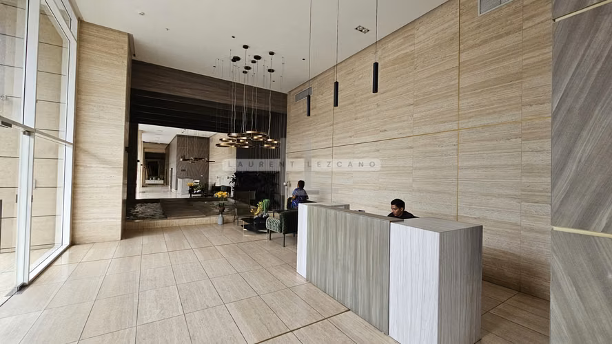 Venta de Apartamento en The Tower 50th Street. Haga una oferta