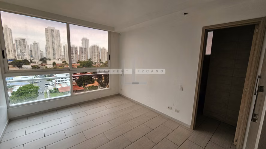 Venta de Apartamento en The Tower 50th Street. Haga una oferta