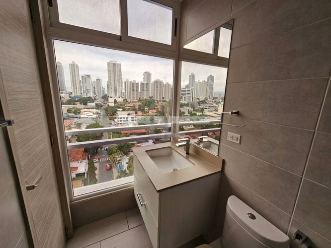 Venta de Apartamento en The Tower 50th Street. Haga una oferta