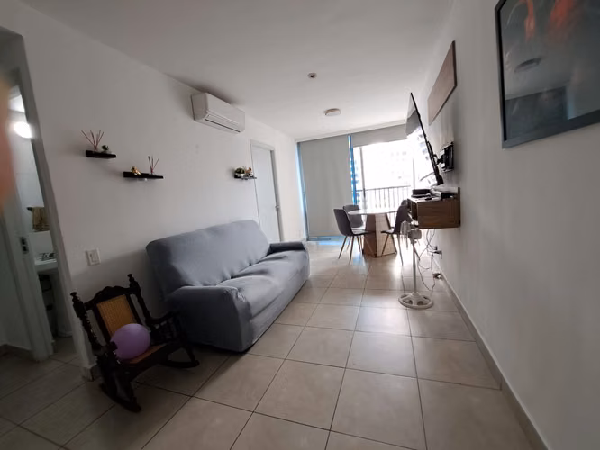 Se alquila apartamento en Vía España CF27-352
