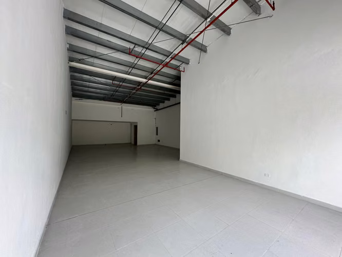 LOCAL EN ALQUILER 124m² EN EL CRISOL FRENTE AL METRO - AF