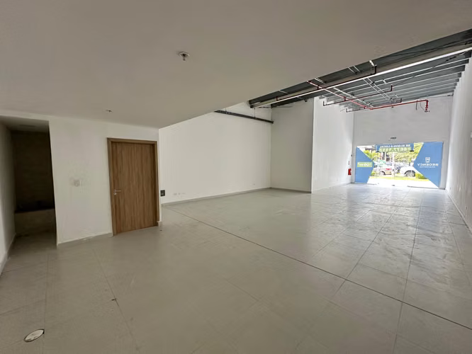 LOCAL EN ALQUILER 124m² EN EL CRISOL FRENTE AL METRO - AF