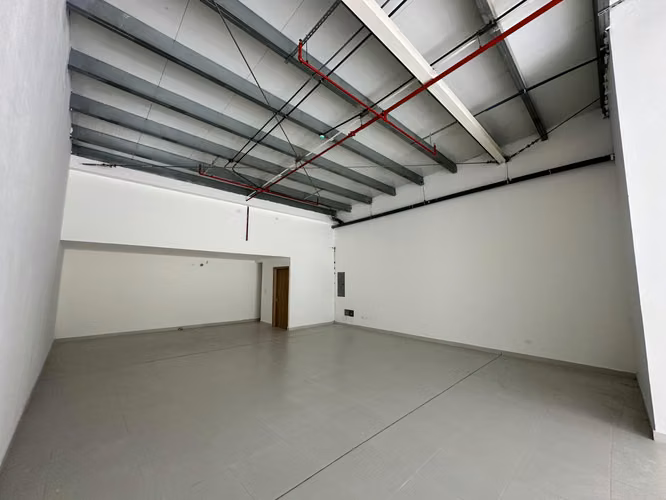 LOCAL EN ALQUILER 124m² EN EL CRISOL FRENTE AL METRO - AF