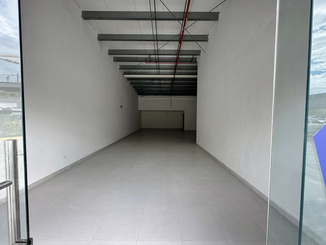 LOCAL EN ALQUILER 124m² EN EL CRISOL FRENTE AL METRO - AF