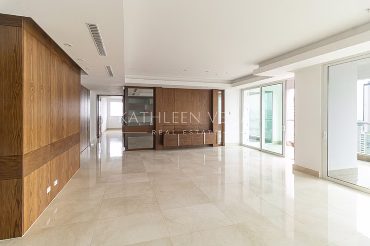 Apartamento de 4 habitaciones con excelentes acabados en PH Aria Costa del Este