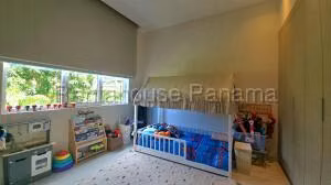 Venta de Casa con 318m2 en Santa Maria PH The Woods 26-4770SR