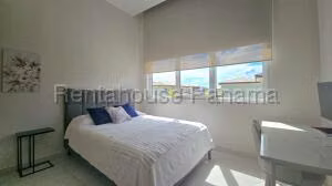 Venta de Casa con 318m2 en Santa Maria PH The Woods 26-4770SR