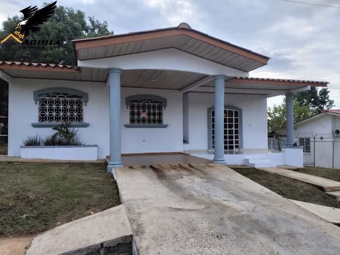 ÁGUILA BIENES RAÍCES ALQUILA CASA EN LA VILLA DE LOS SANTOS