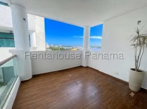 Venta de Apartamento con 99m2 en Costa Sur PH Costamare 27-300SR