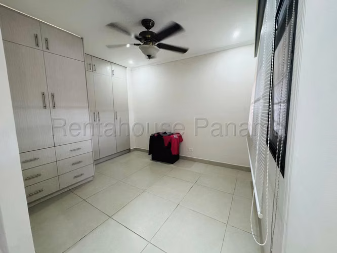 Venta de Casa en Chanis Los Laureles CCO