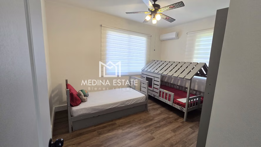 VENDO EXCLUSIVA RESIDENCIA CON  AMPLIO JARDÍN EN EMBASSY GARDENS – CLAYTON - Imagen 19