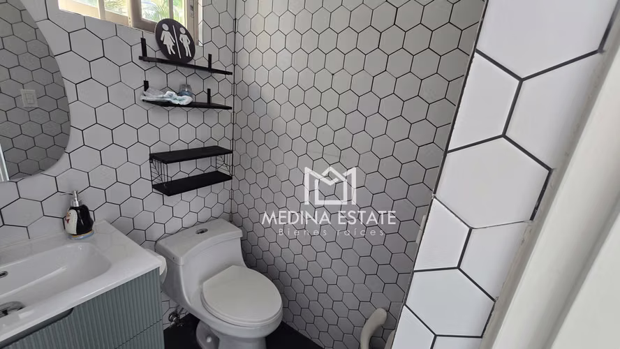 VENDO EXCLUSIVA RESIDENCIA CON  AMPLIO JARDÍN EN EMBASSY GARDENS – CLAYTON - Imagen 4