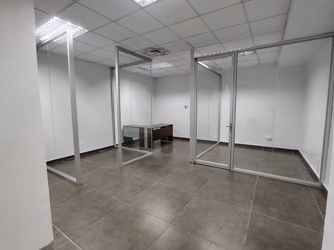 OFICINAS Y ESPACIOS PARA EXHIBICION  - ELMEC - VIA ISRAEL  VY