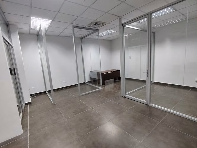 OFICINAS Y ESPACIOS PARA EXHIBICION  - ELMEC - VIA ISRAEL  VY