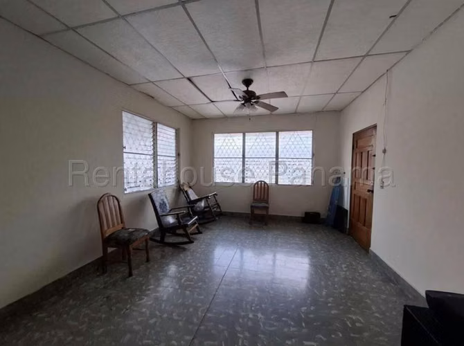Casa en Venta en Parque Lefevre JG