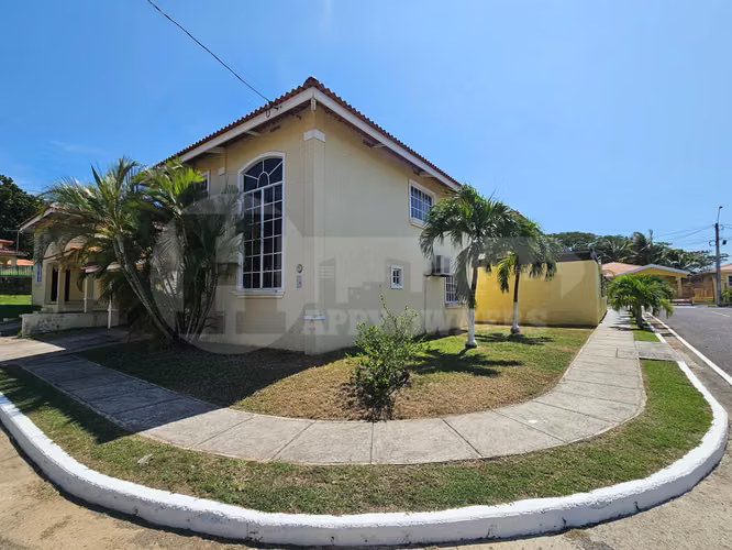 Venta de casa en Villas del golf, Chitré. MB