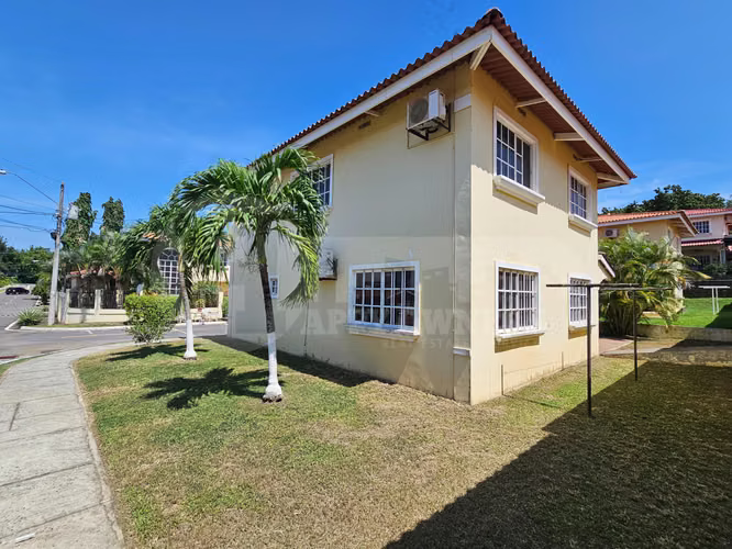 Venta de casa en Villas del golf, Chitré. MB