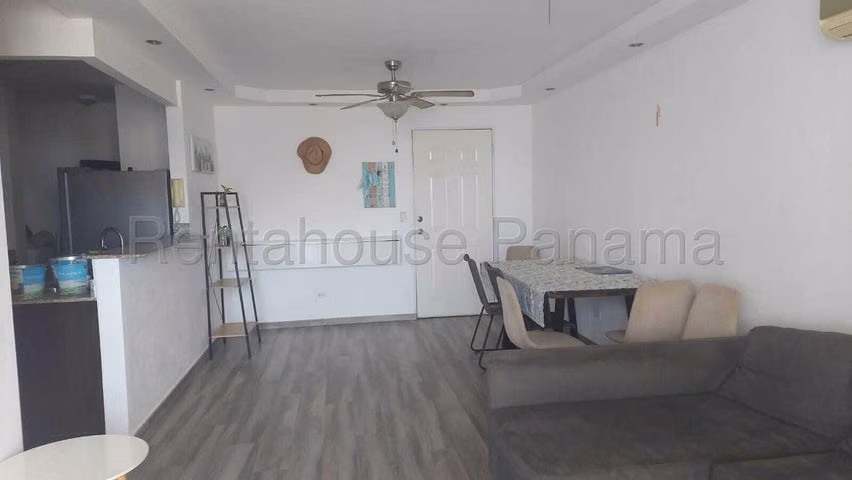Apartamento en alquiler en PH Metric 27LRL335
