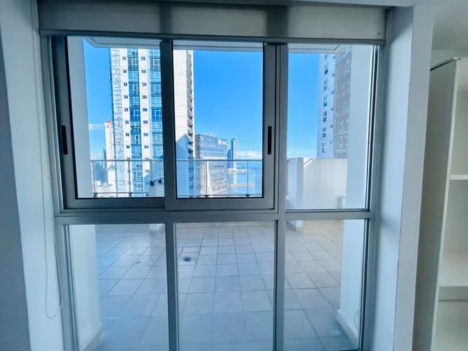 VENDO APARTAMENTO EN BELLA VISTA, 3 RECAMARAS, 180M2, CON TERRAZA.