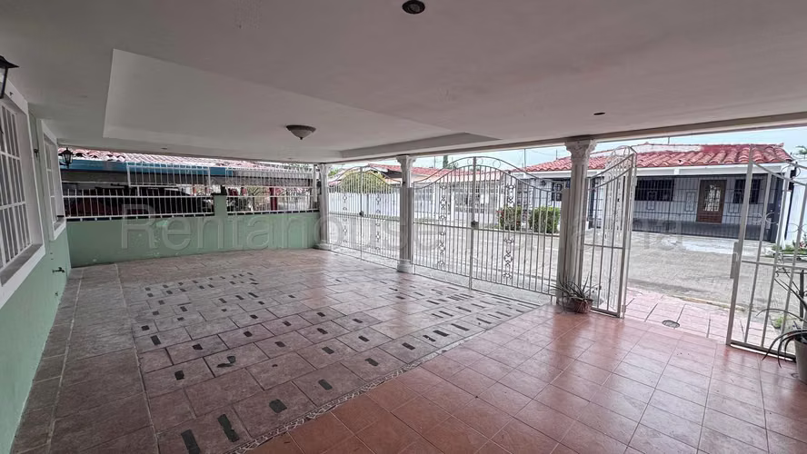 Casa en Alquiler en Chanis. Altos del Romeral. 26LDC8632