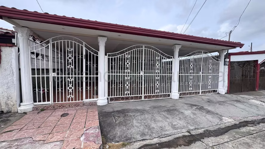 Casa en Alquiler en Chanis. Altos del Romeral. 26LDC8632