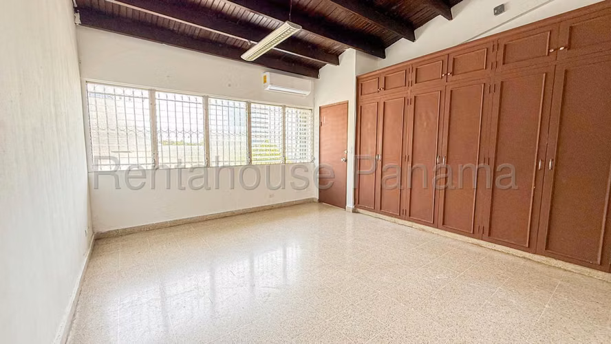 Venta de Amplia Casa en La Alameda 27*332Mfk