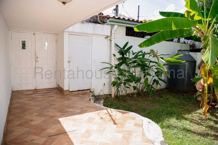 Venta de Amplia Casa en La Alameda 27*332Mfk