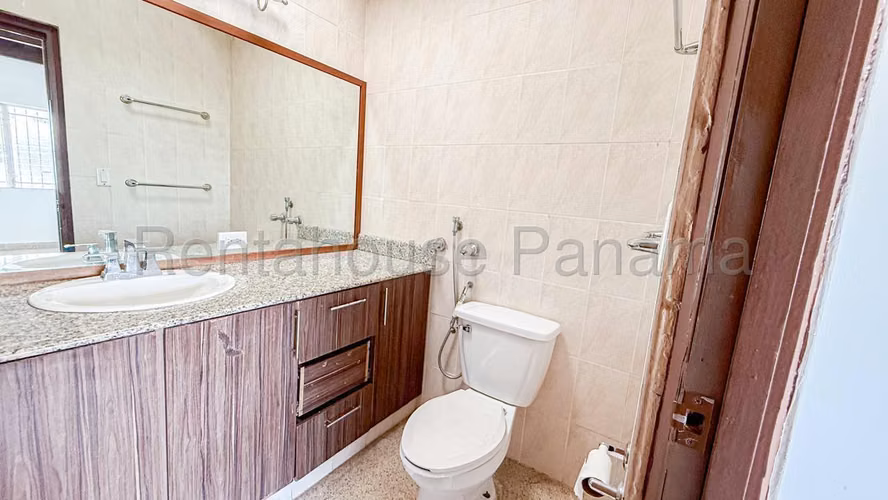 Venta de Amplia Casa en La Alameda 27*332Mfk
