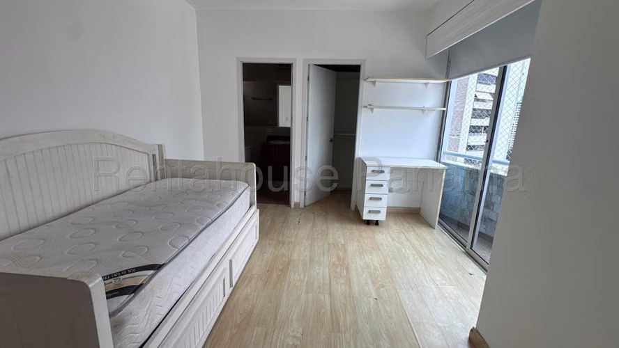 Venta de Apartamento Remodelado  en Paitilla 27*298Mfk