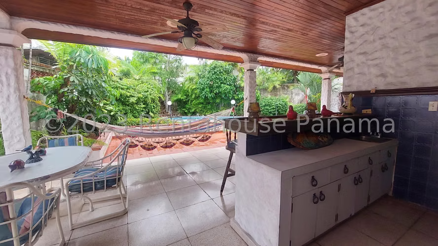 Venta de Amplia Casa en Altos del Golf 26*4005Mfk
