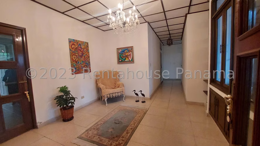 Venta de Amplia Casa en Altos del Golf 26*4005Mfk