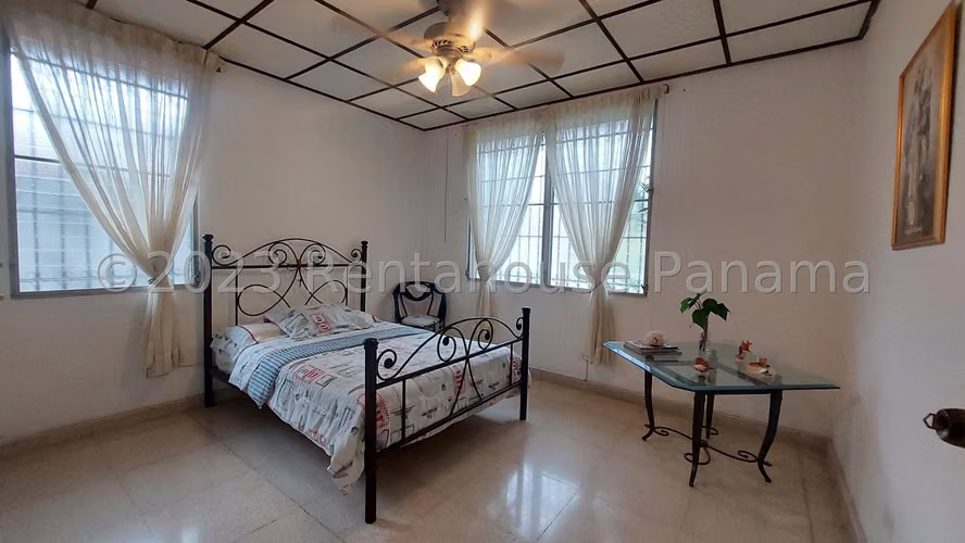 Venta de Amplia Casa en Altos del Golf 26*4005Mfk
