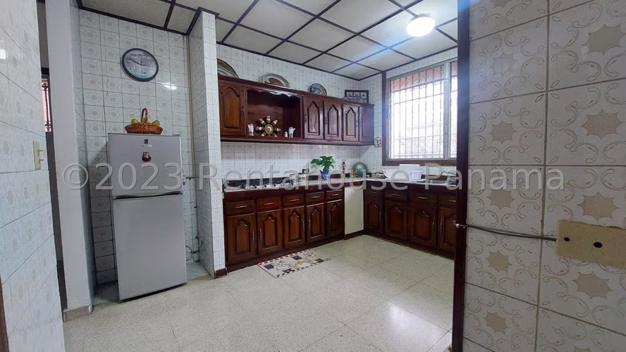 Venta de Amplia Casa en Altos del Golf 26*4005Mfk