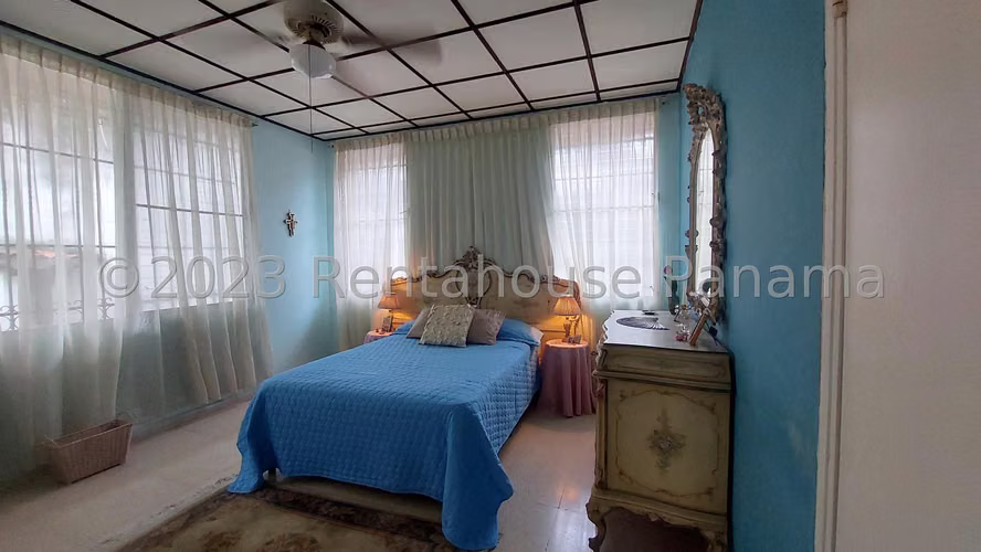 Venta de Amplia Casa en Altos del Golf 26*4005Mfk
