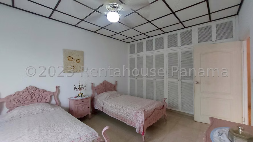 Venta de Amplia Casa en Altos del Golf 26*4005Mfk