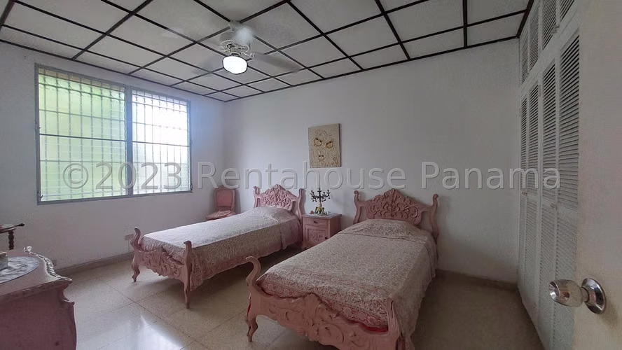 Venta de Amplia Casa en Altos del Golf 26*4005Mfk