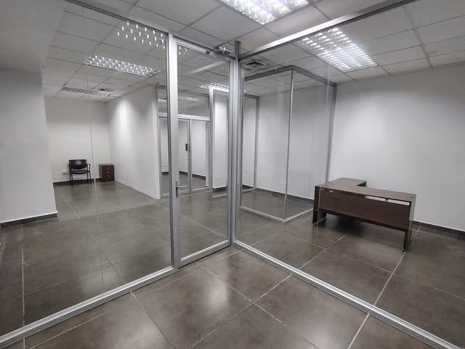 Se  alquilan oficina en Edificio Elmec Via Israel