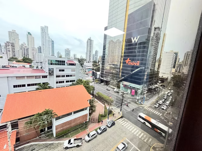 EXCLUSIVA Y COMODA  OFICINA ENTRE AQUILINO DE LA GUARDIA Y CALLE 50