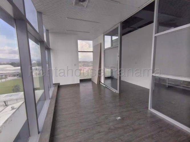 Oficina en Venta en Santa María 26EPP218